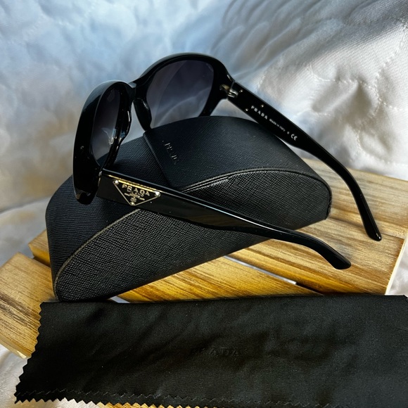 Authentic Prada sunglasses - Picture 2 of 5